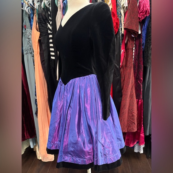 Vintage 90s Laura Ashley 6 Purple Iridescent Velvet Glam Fit Flare Dress Formal - Picture 3 of 9